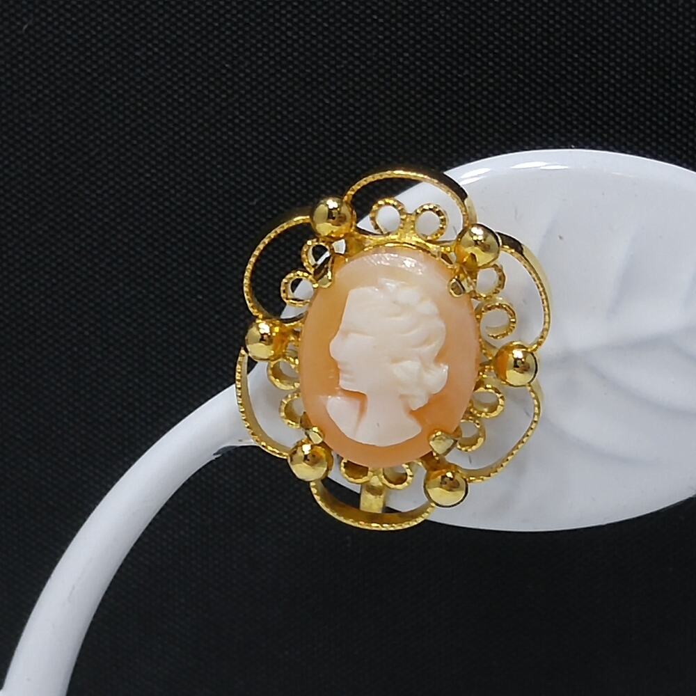 Sorrento Shell Cameo Clip Earrings, 12K Gold Filled, 1950s Vintage Jewelry - Picture 8 of 10